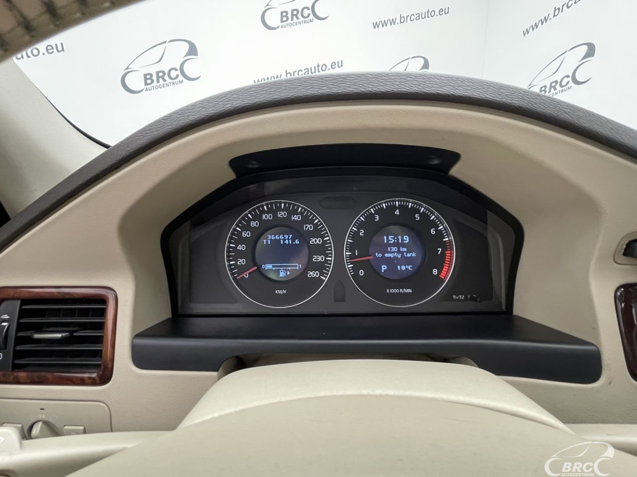 Volvo XC70 | 34