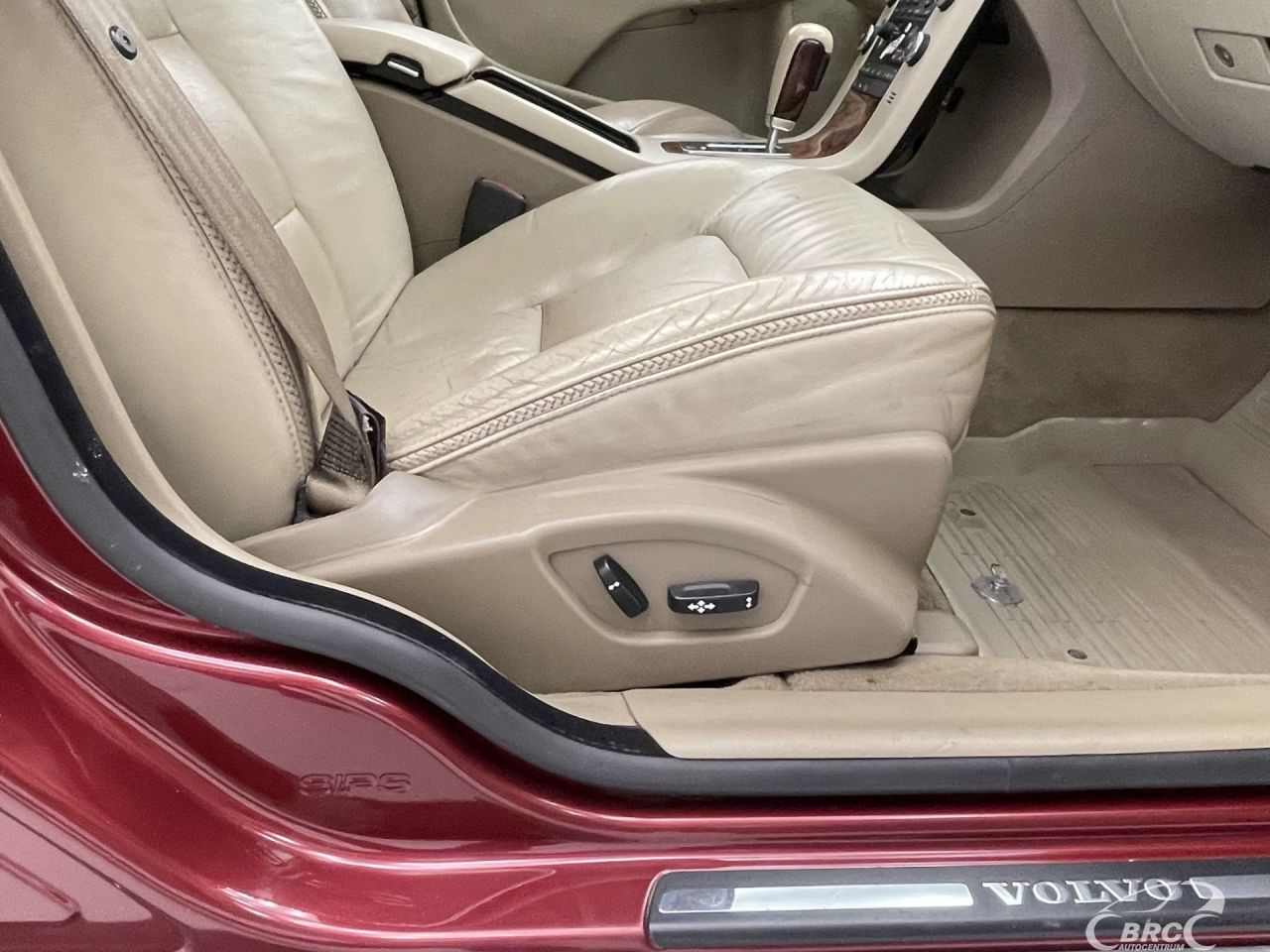 Volvo XC70 | 6