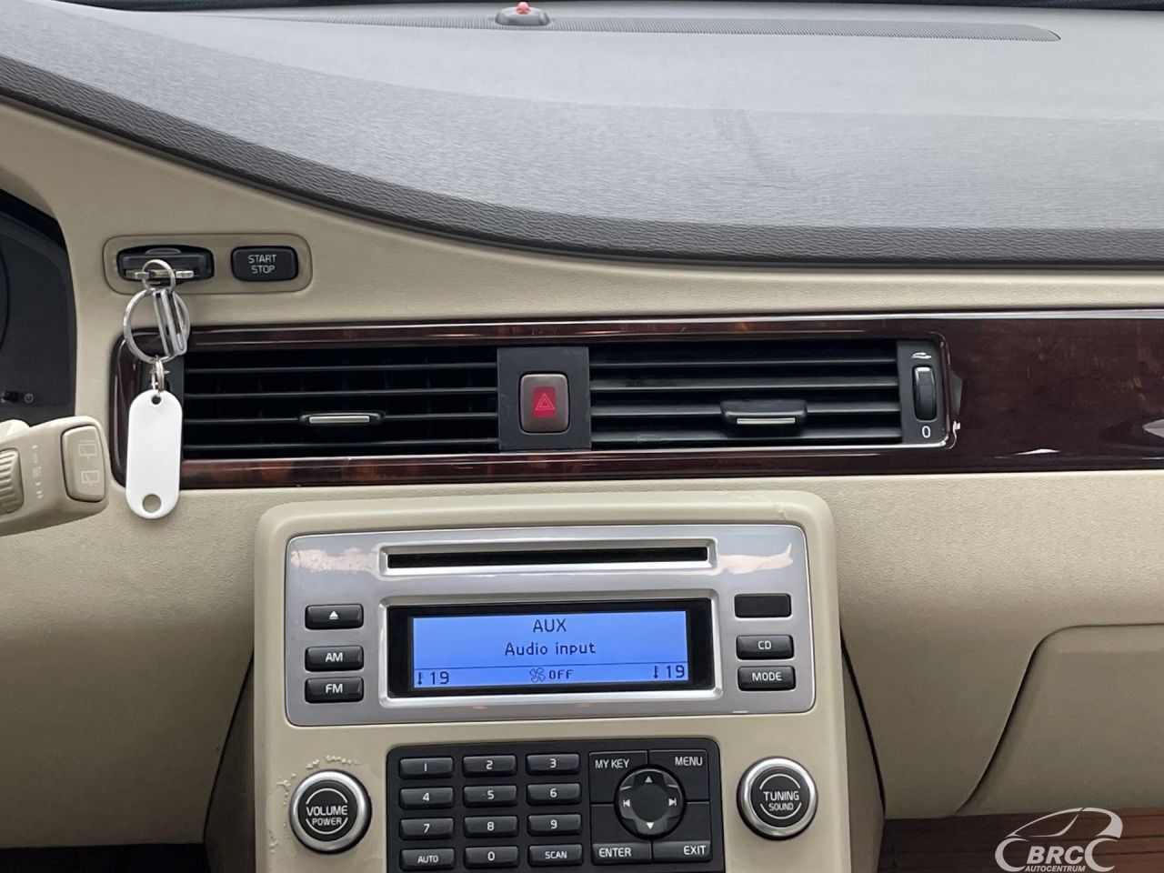 Volvo XC70 | 17