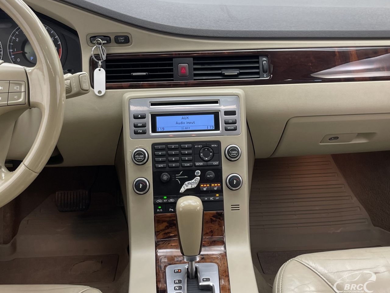 Volvo XC70 | 16