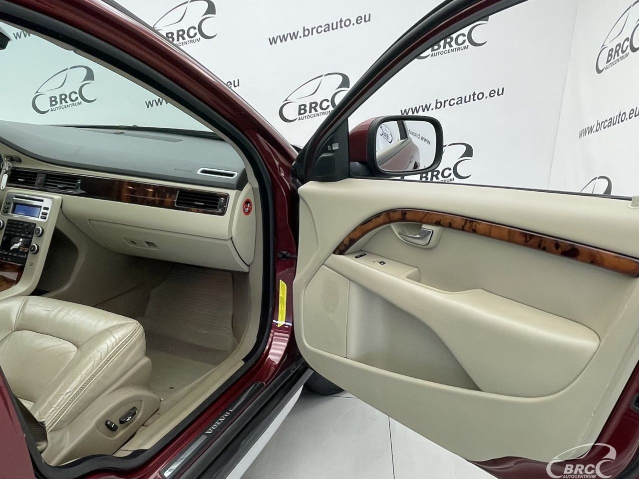 Volvo XC70 | 8