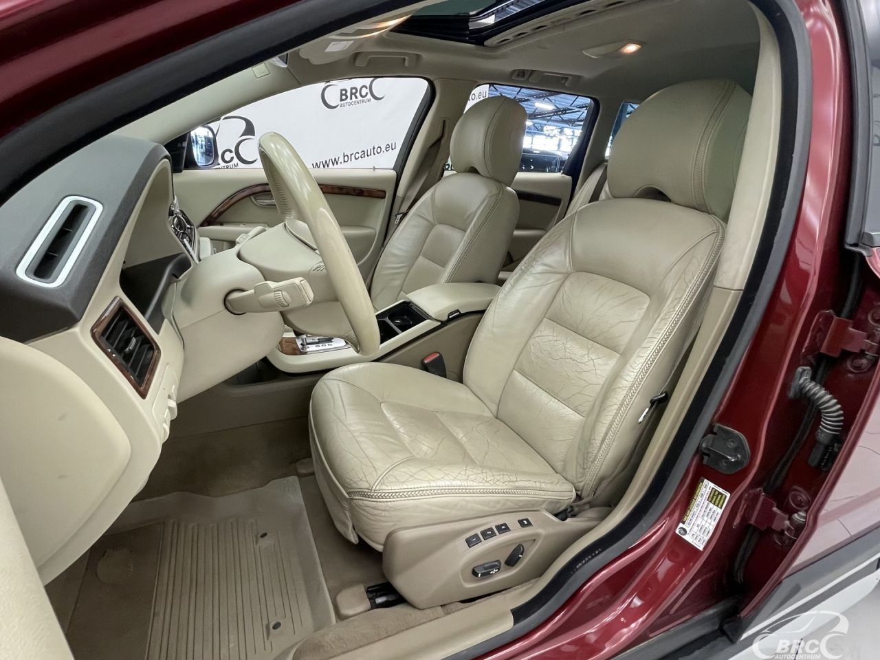 Volvo XC70 | 24