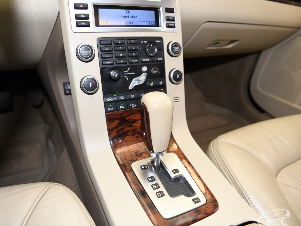 Volvo XC70 | 23