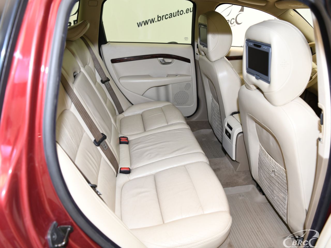 Volvo XC70 | 9