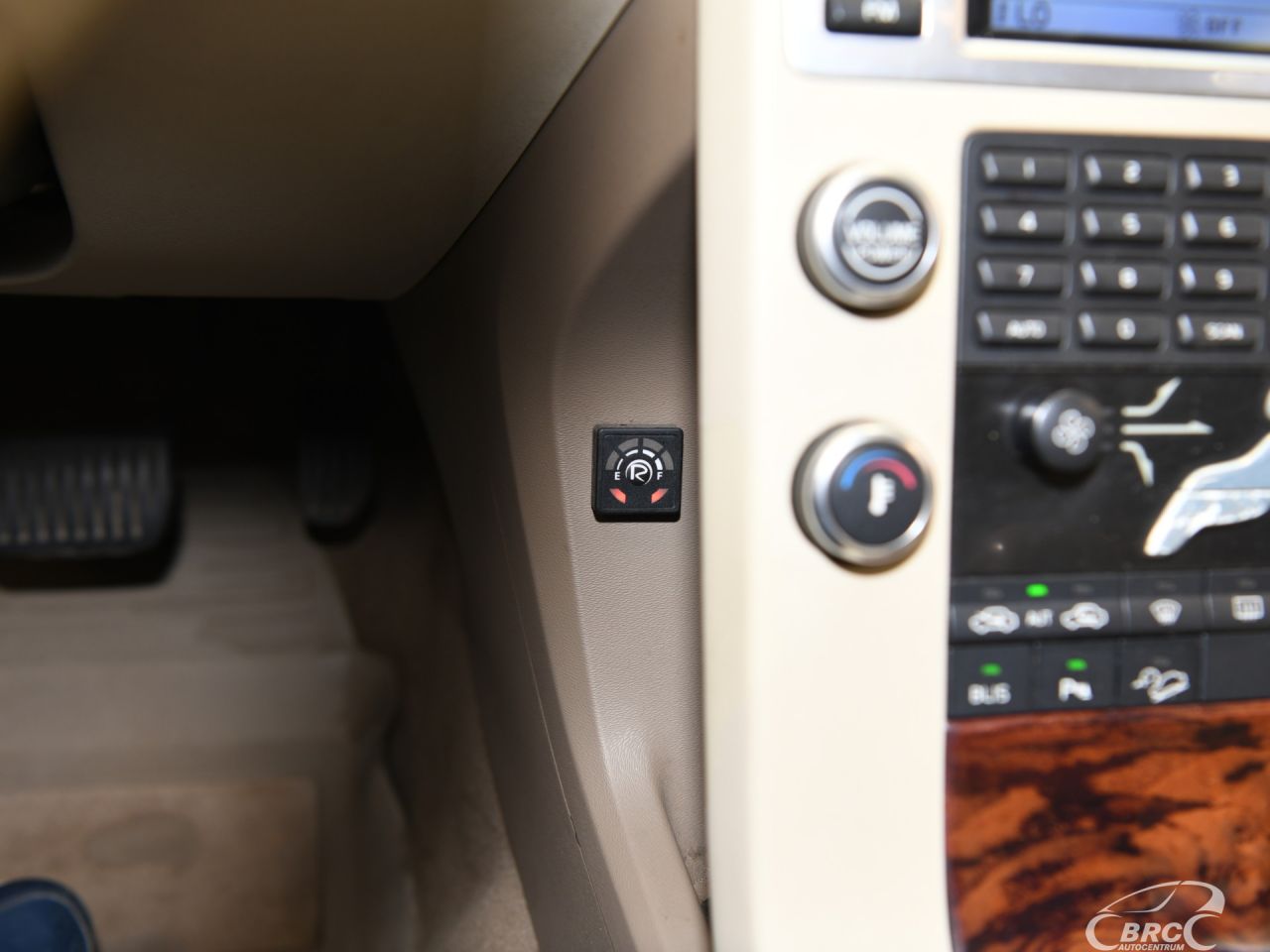 Volvo XC70 | 28