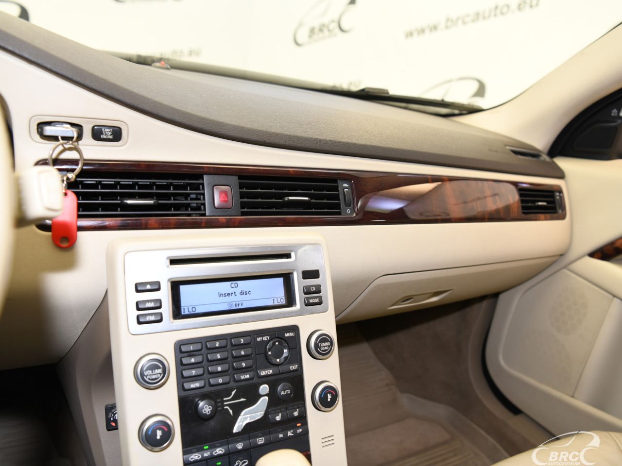 Volvo XC70 | 24