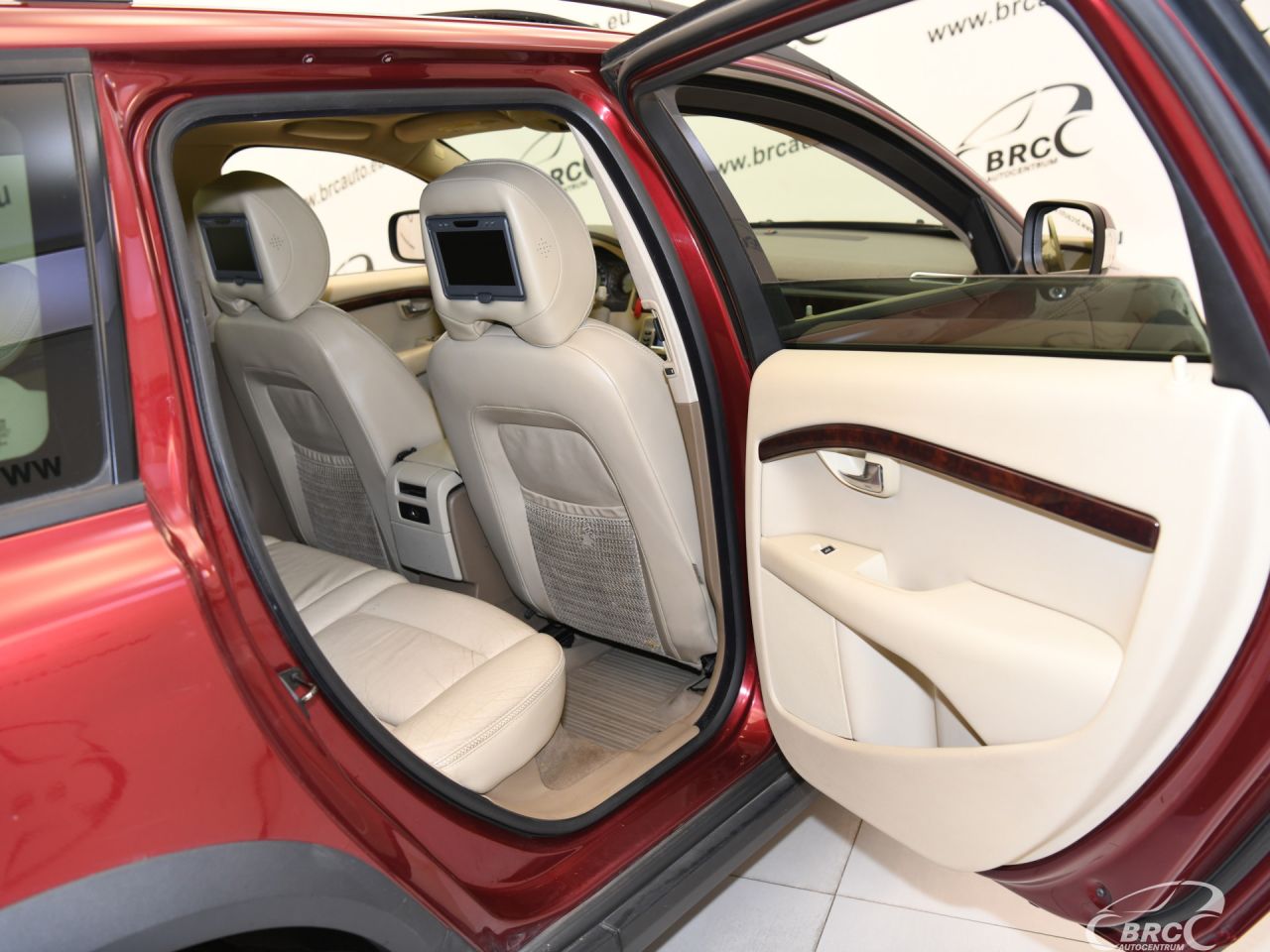 Volvo XC70 | 11