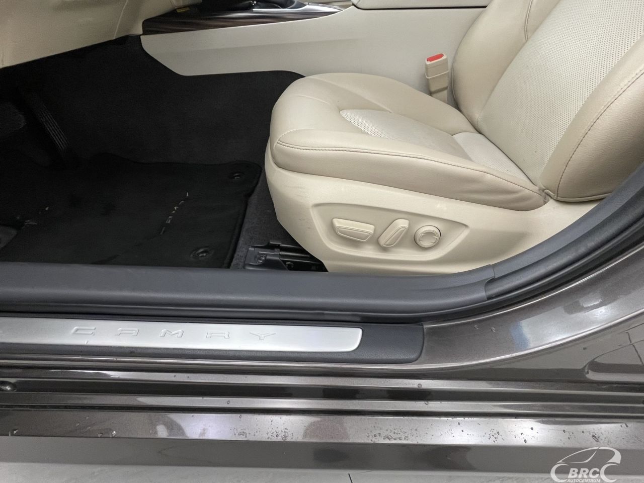 Toyota Camry | 18