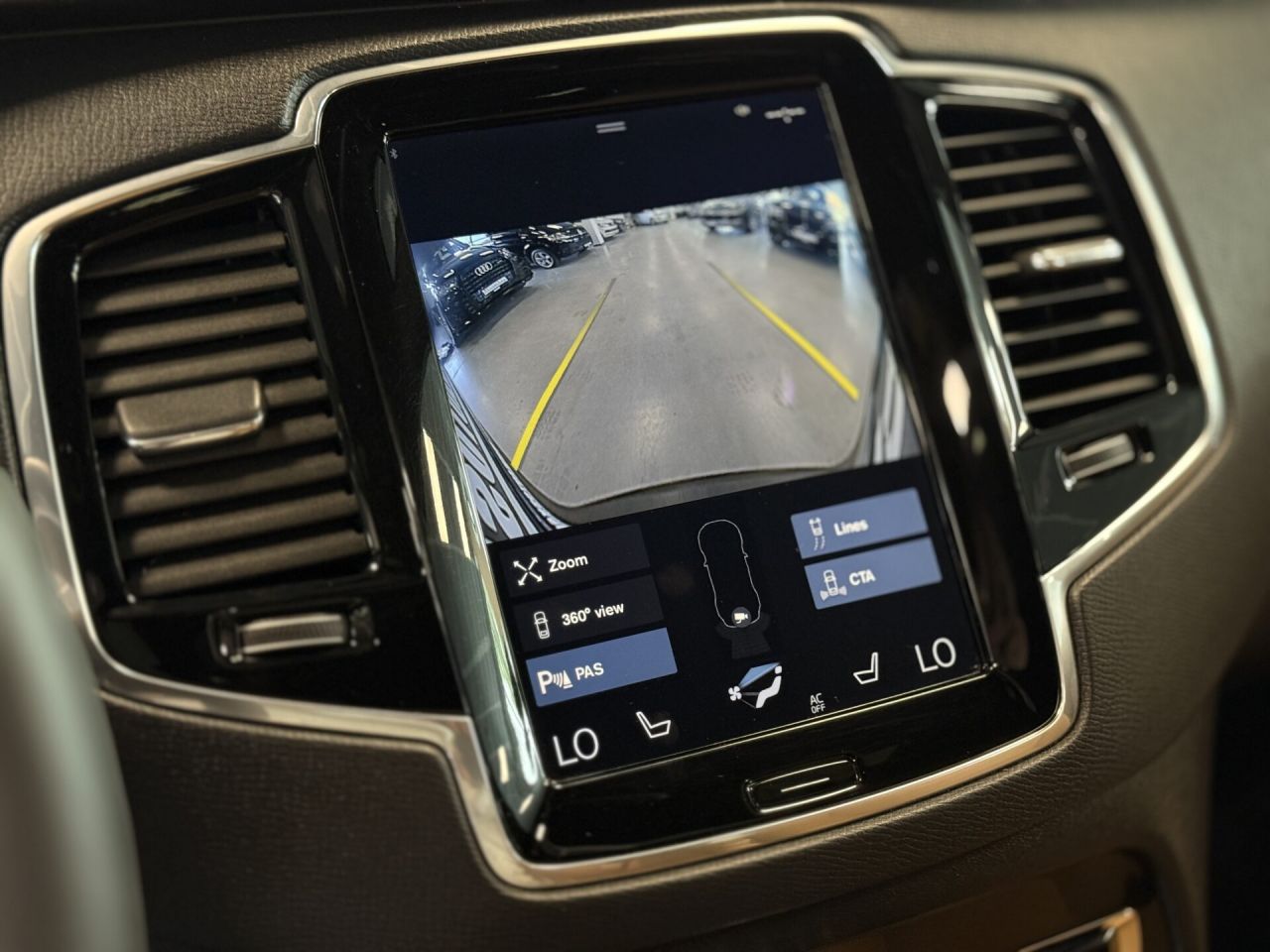 Volvo XC90 | 11