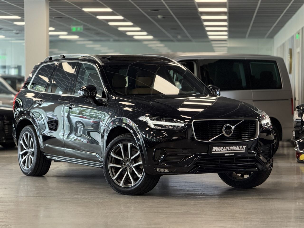 Volvo XC90 | 30