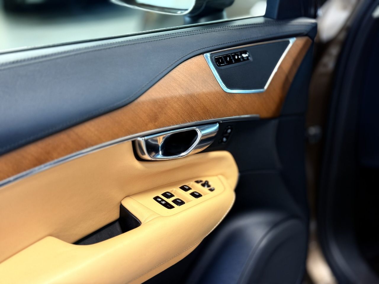 Volvo XC90 | 8