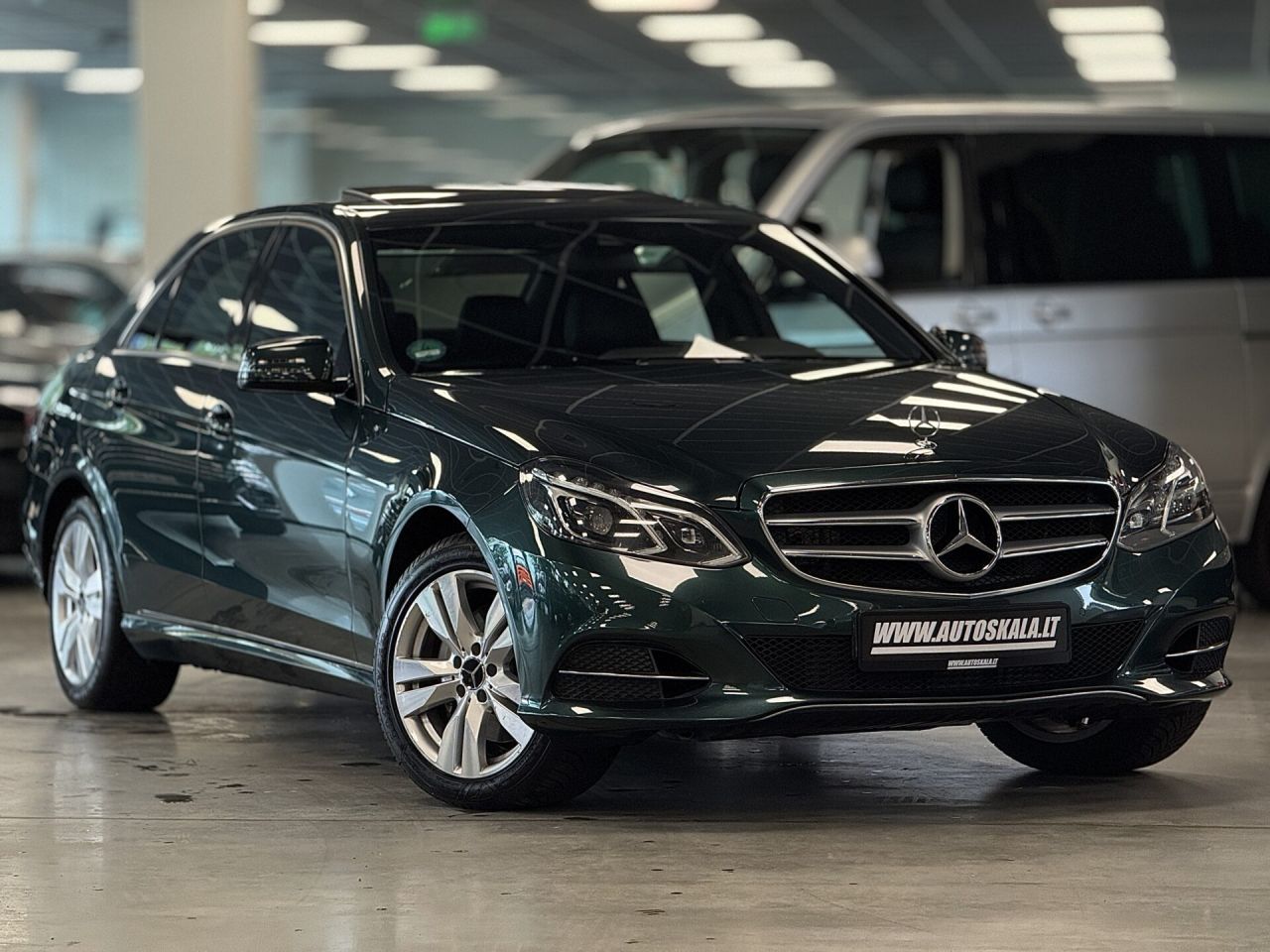 Mercedes-Benz E350 | 38