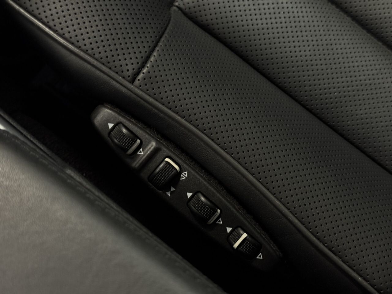 Mercedes-Benz E350 | 10