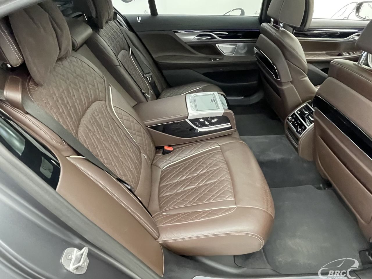 BMW 745 | 12