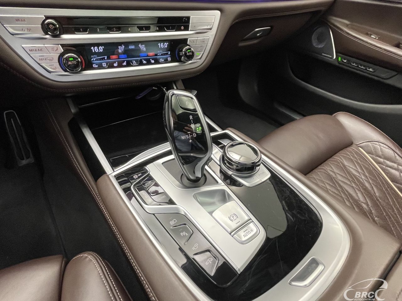 BMW 745 | 33