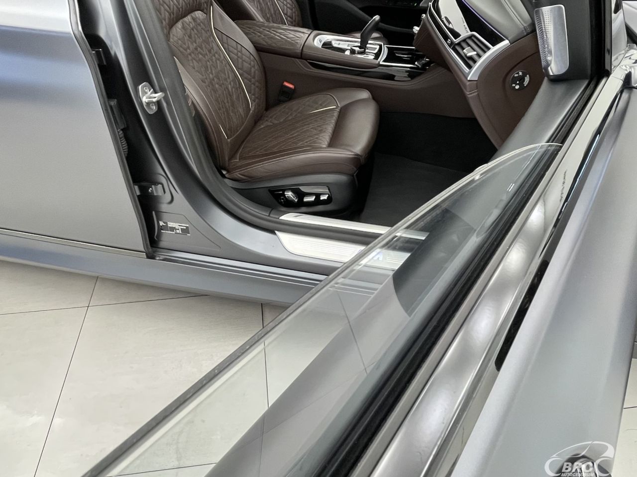 BMW 745 | 10