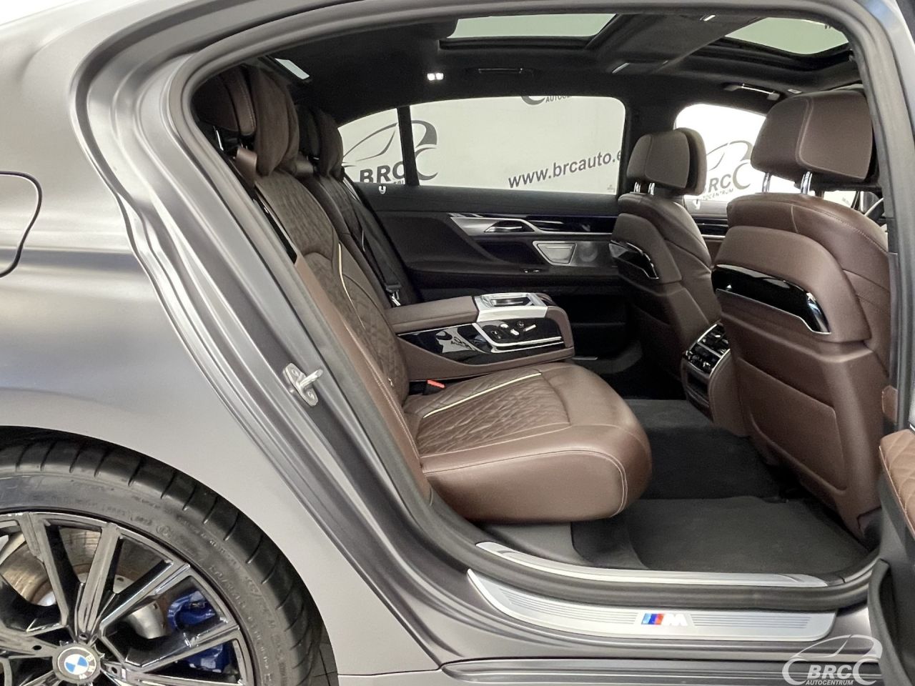 BMW 745 | 11
