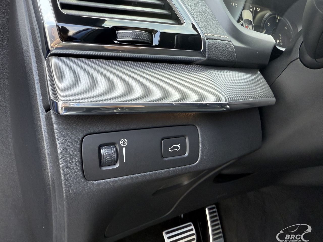 Volvo XC90 | 25