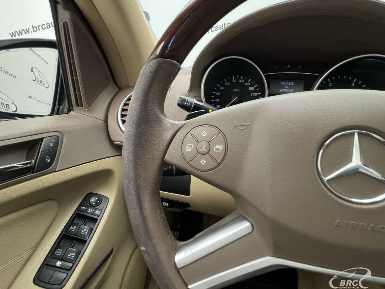 Mercedes-Benz ML320 | 52