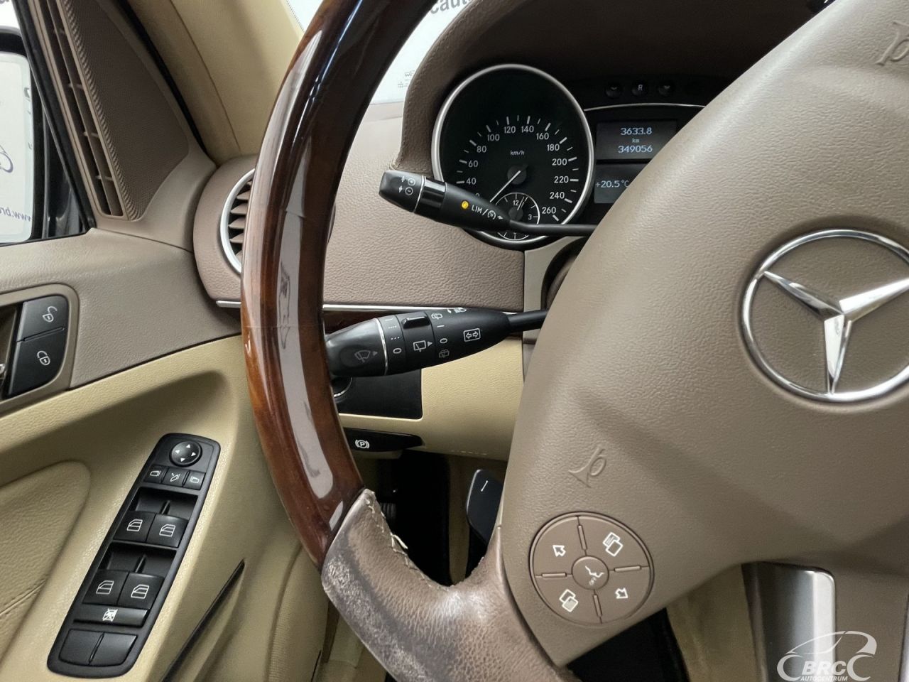 Mercedes-Benz ML320 | 53
