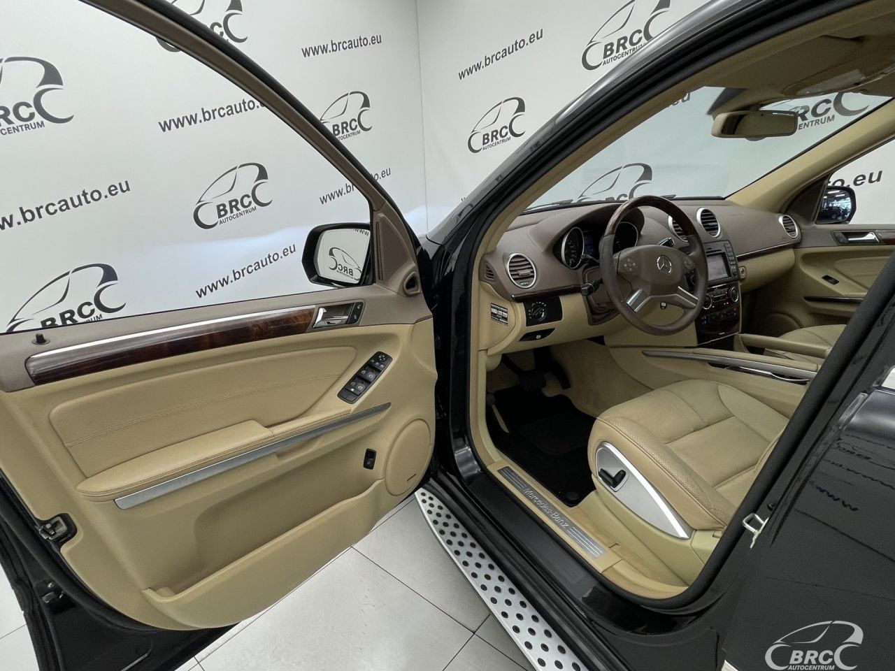 Mercedes-Benz ML320 | 32