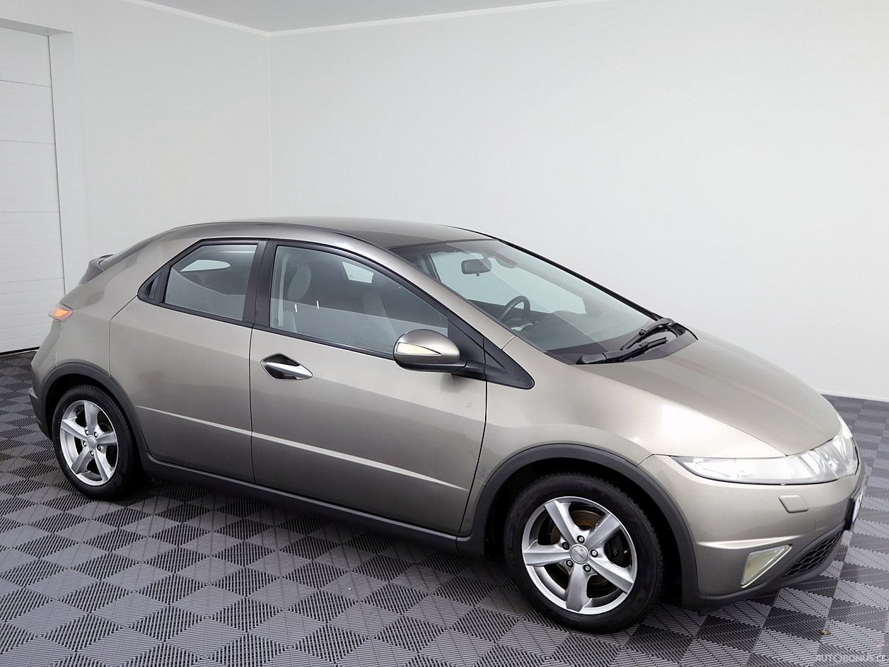 Honda Civic, 1.8 l., hatchback