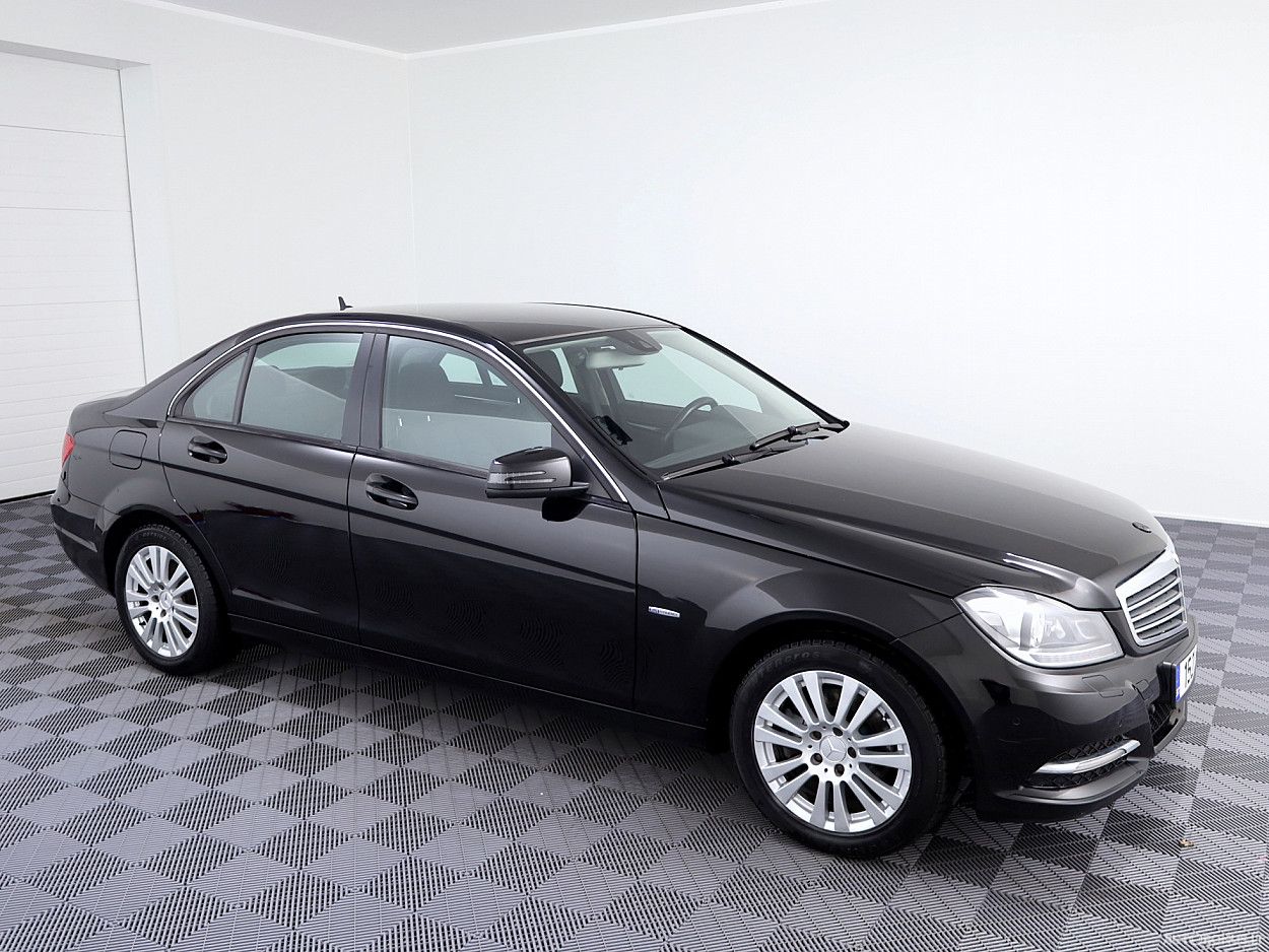 Mercedes-Benz C220, 2.1 l., sedanas