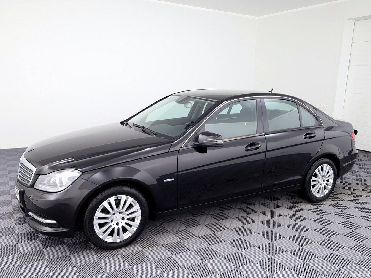 Mercedes-Benz C220 | 1
