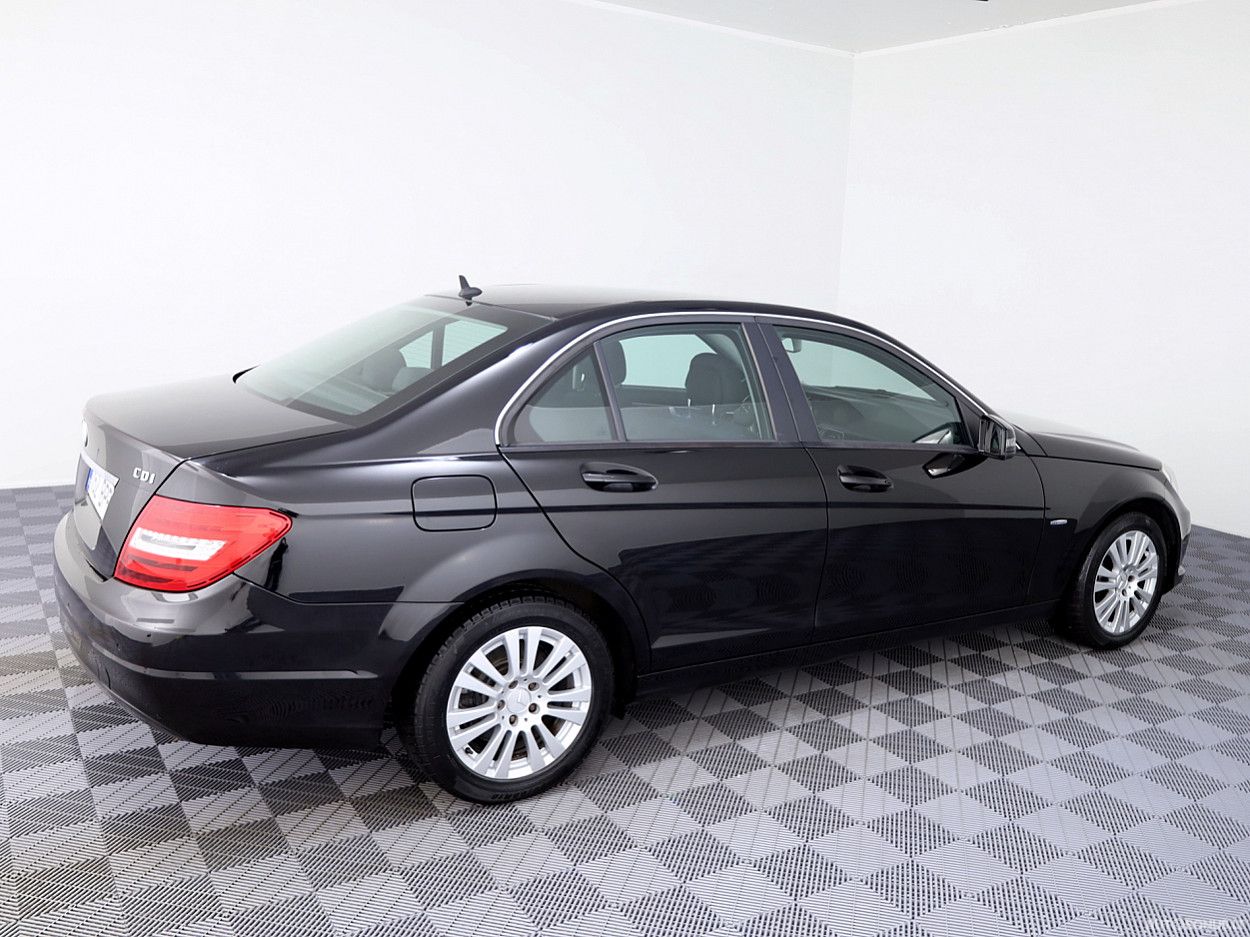 Mercedes-Benz C220 | 2