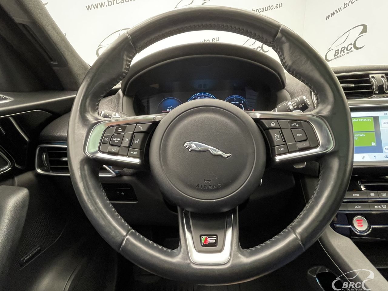 Jaguar F-Pace | 32