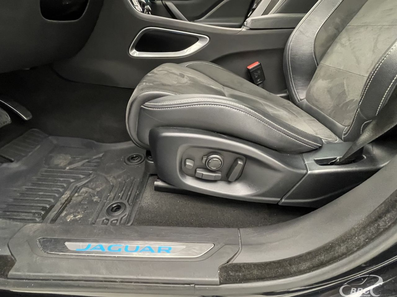 Jaguar F-Pace | 25