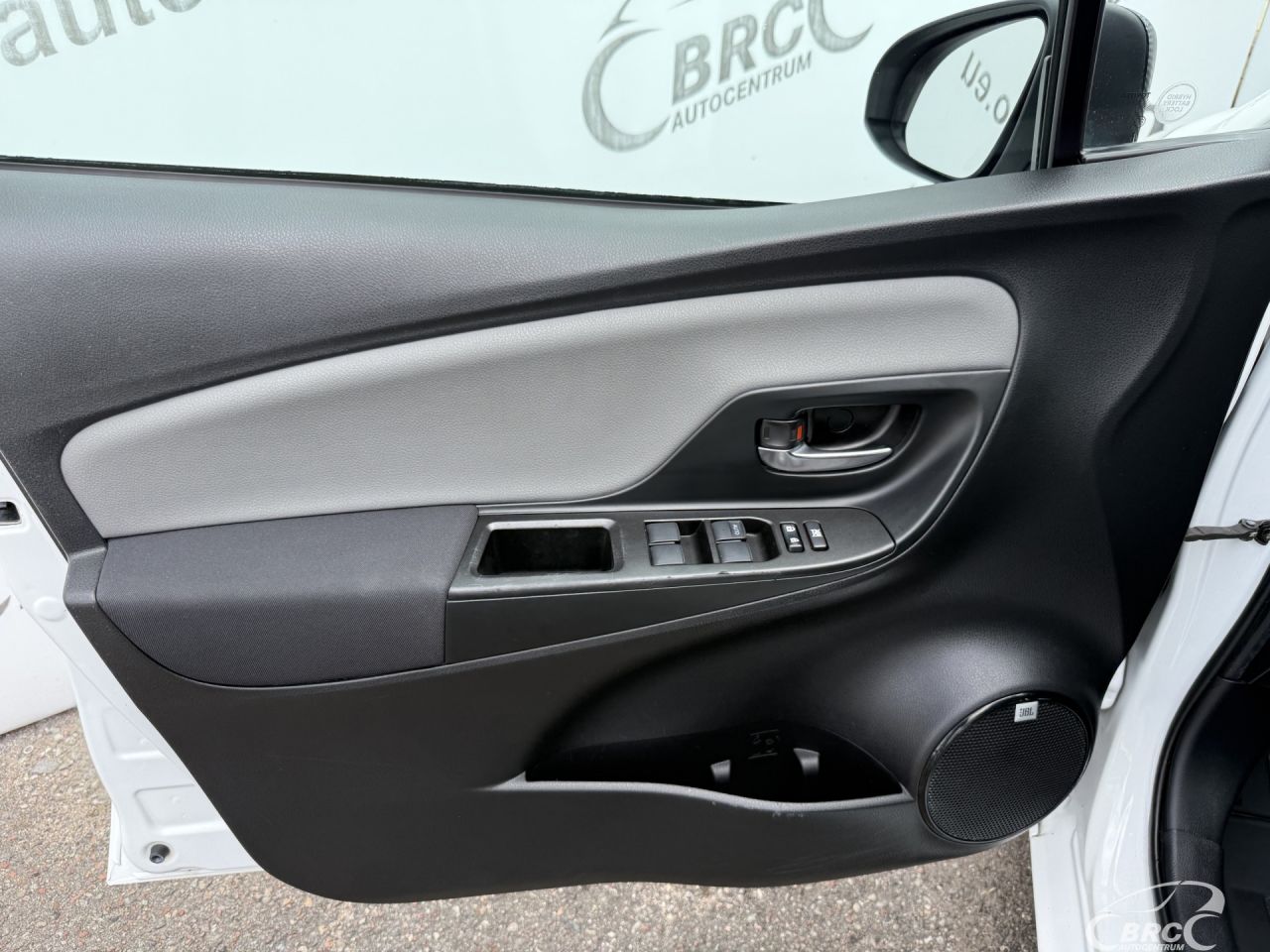 Toyota Yaris | 17