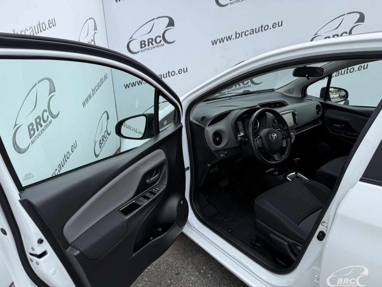 Toyota Yaris | 16