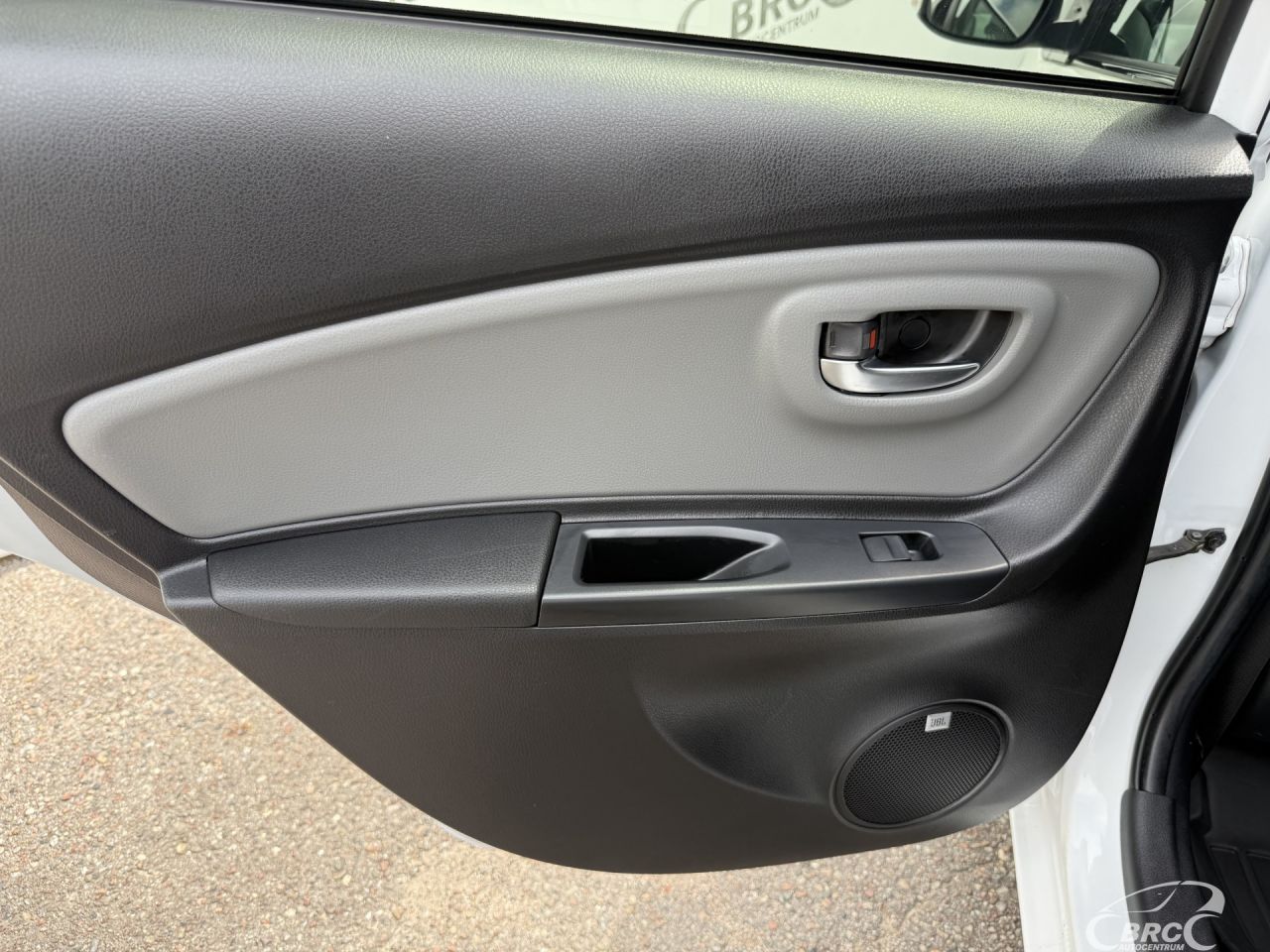 Toyota Yaris | 13