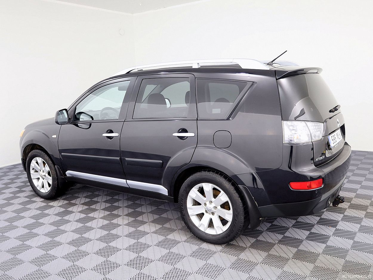 Mitsubishi Outlander | 3