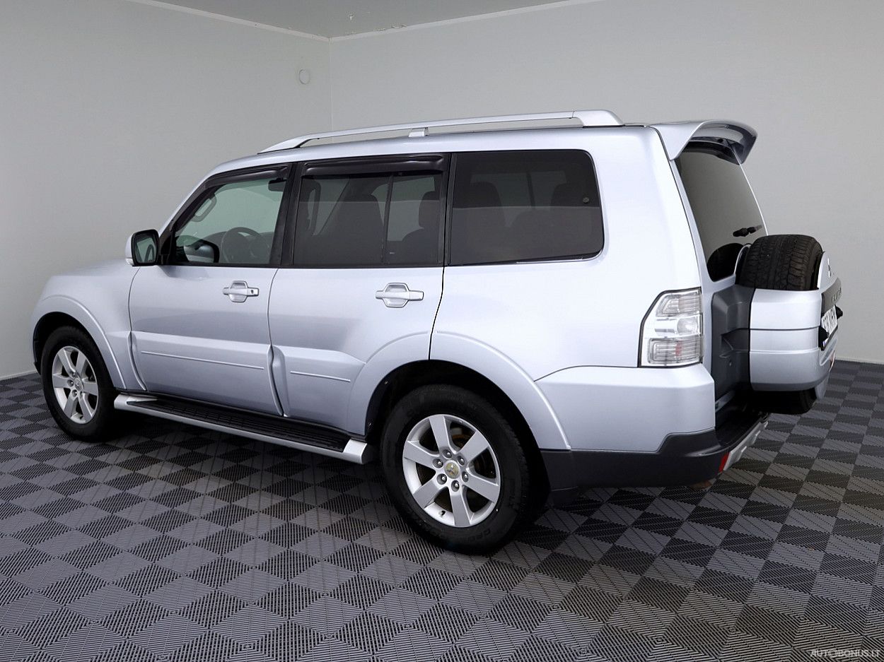 Mitsubishi Pajero | 3