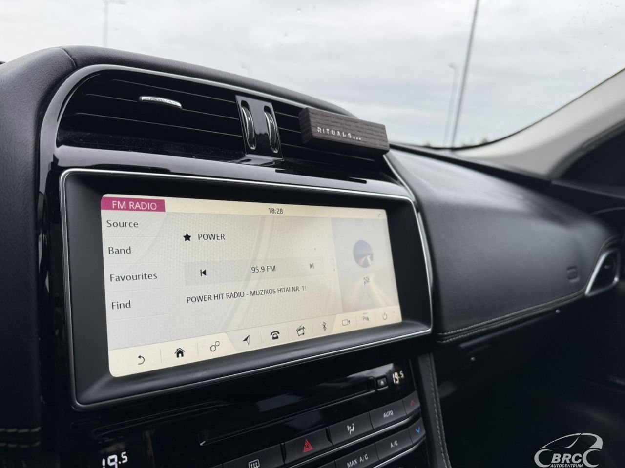 Jaguar F-Pace | 17