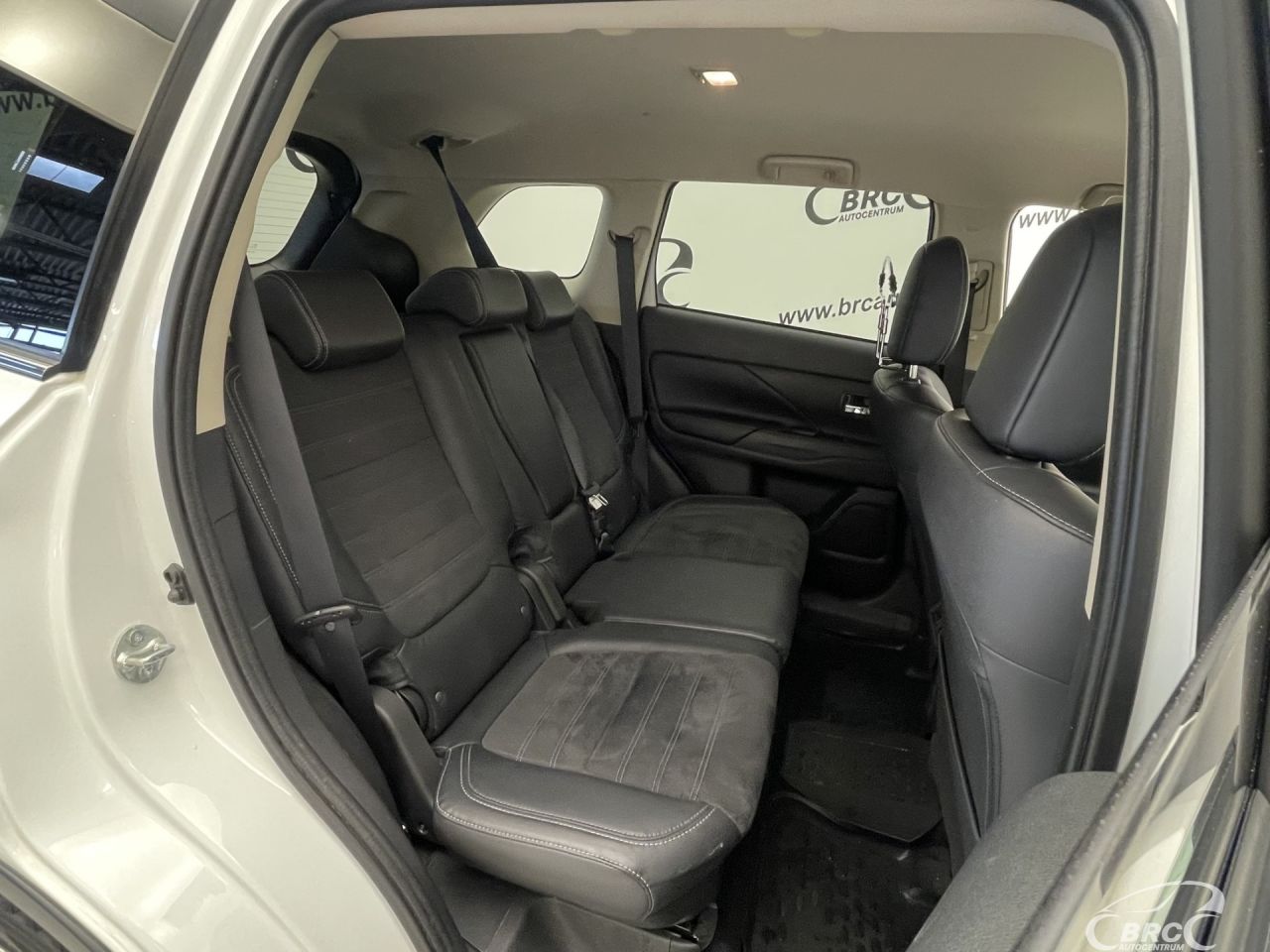 Mitsubishi Outlander | 12