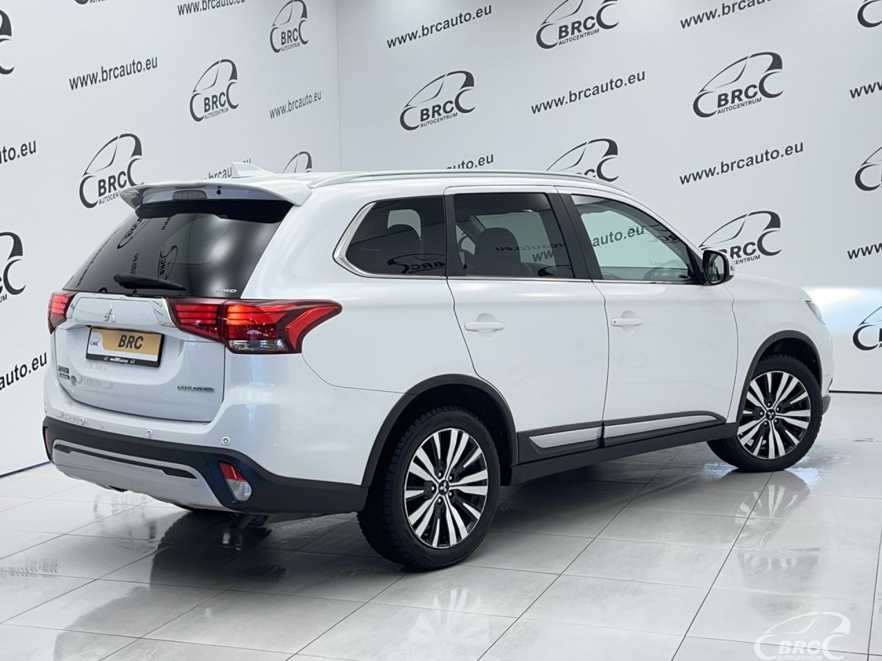 Mitsubishi Outlander | 1