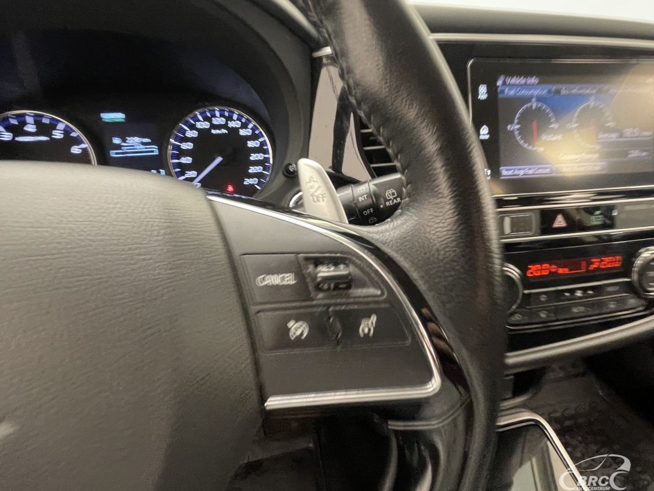 Mitsubishi Outlander | 32