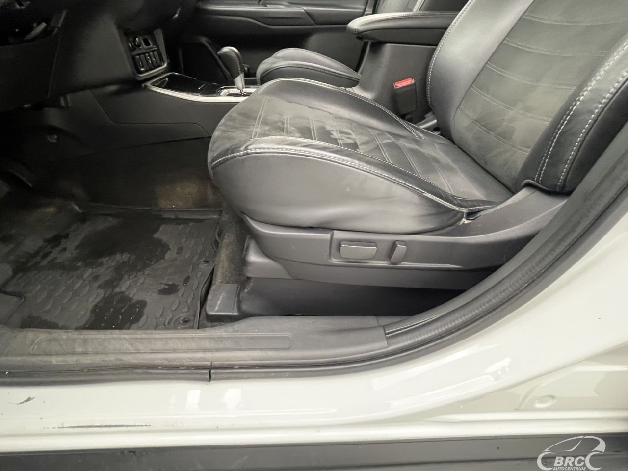 Mitsubishi Outlander | 23