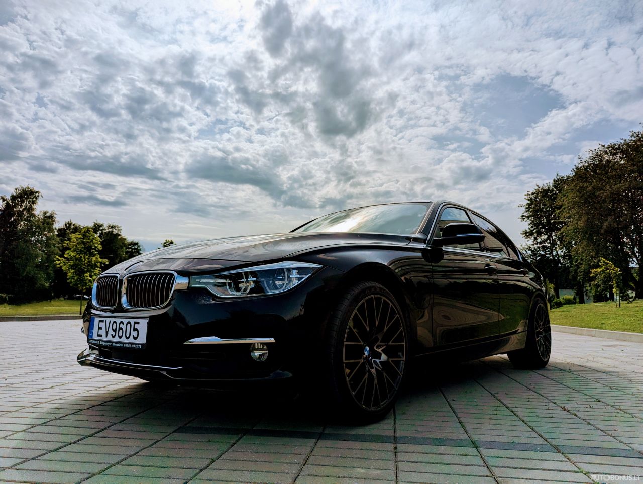 BMW 330, 2.0 l., sedanas