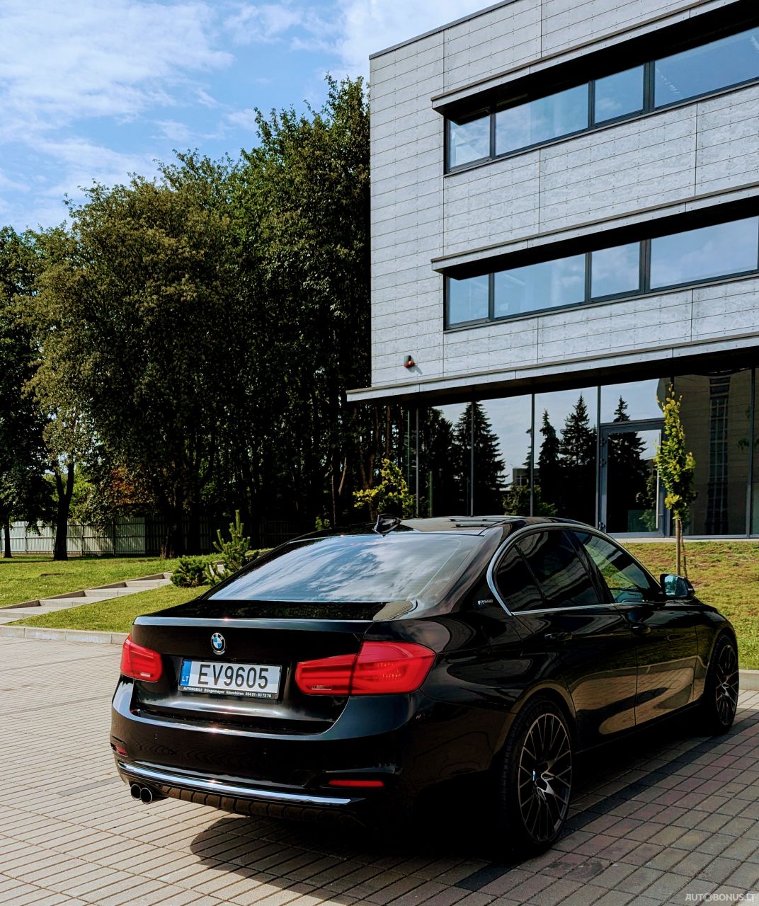 BMW 330 | 10