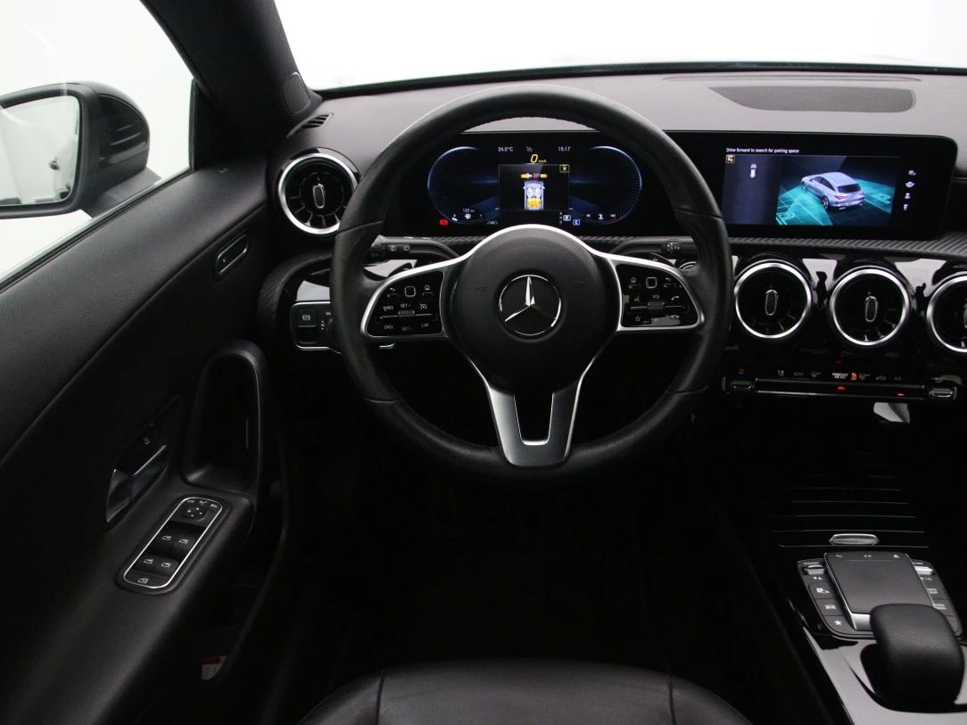 Mercedes-Benz CLA180 | 16