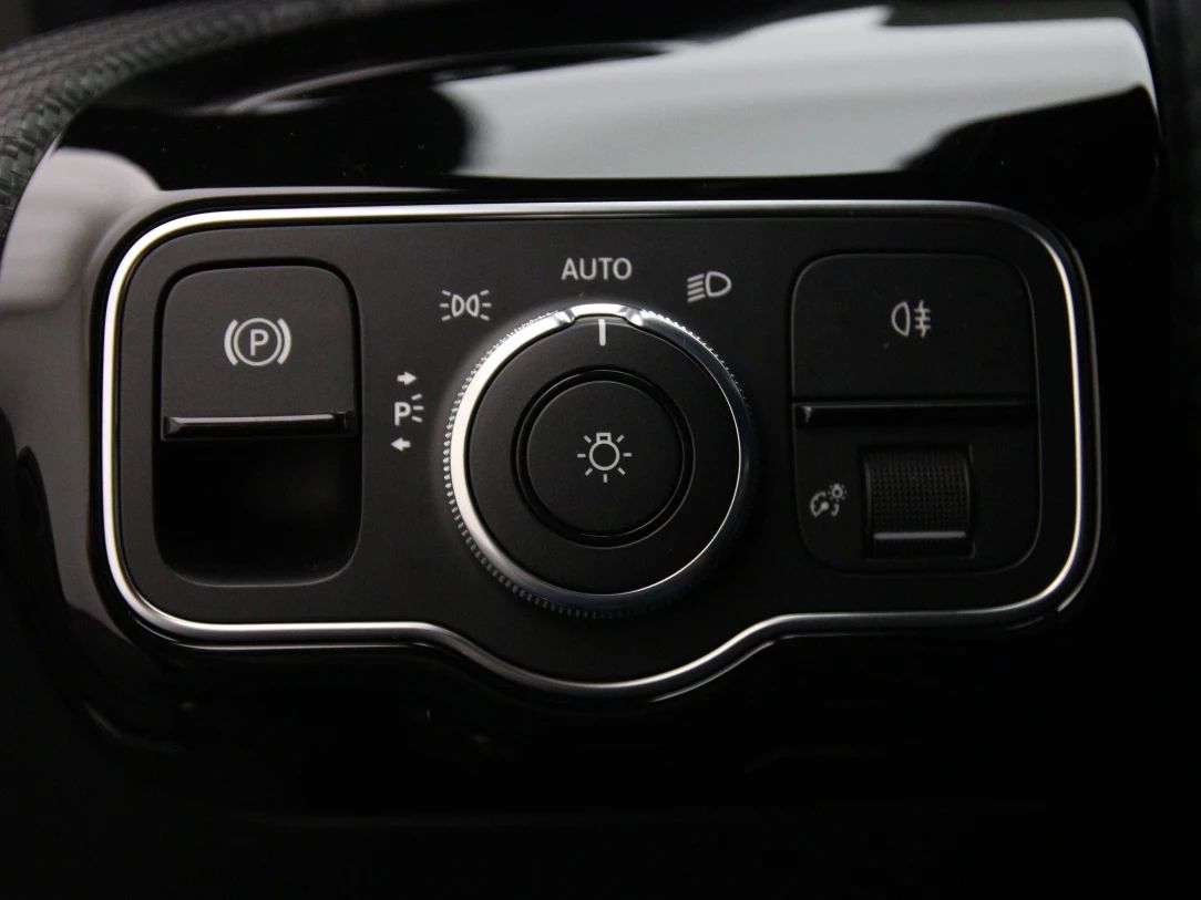 Mercedes-Benz CLA180 | 26