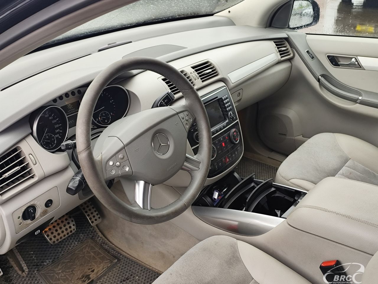 Mercedes-Benz R320 | 8