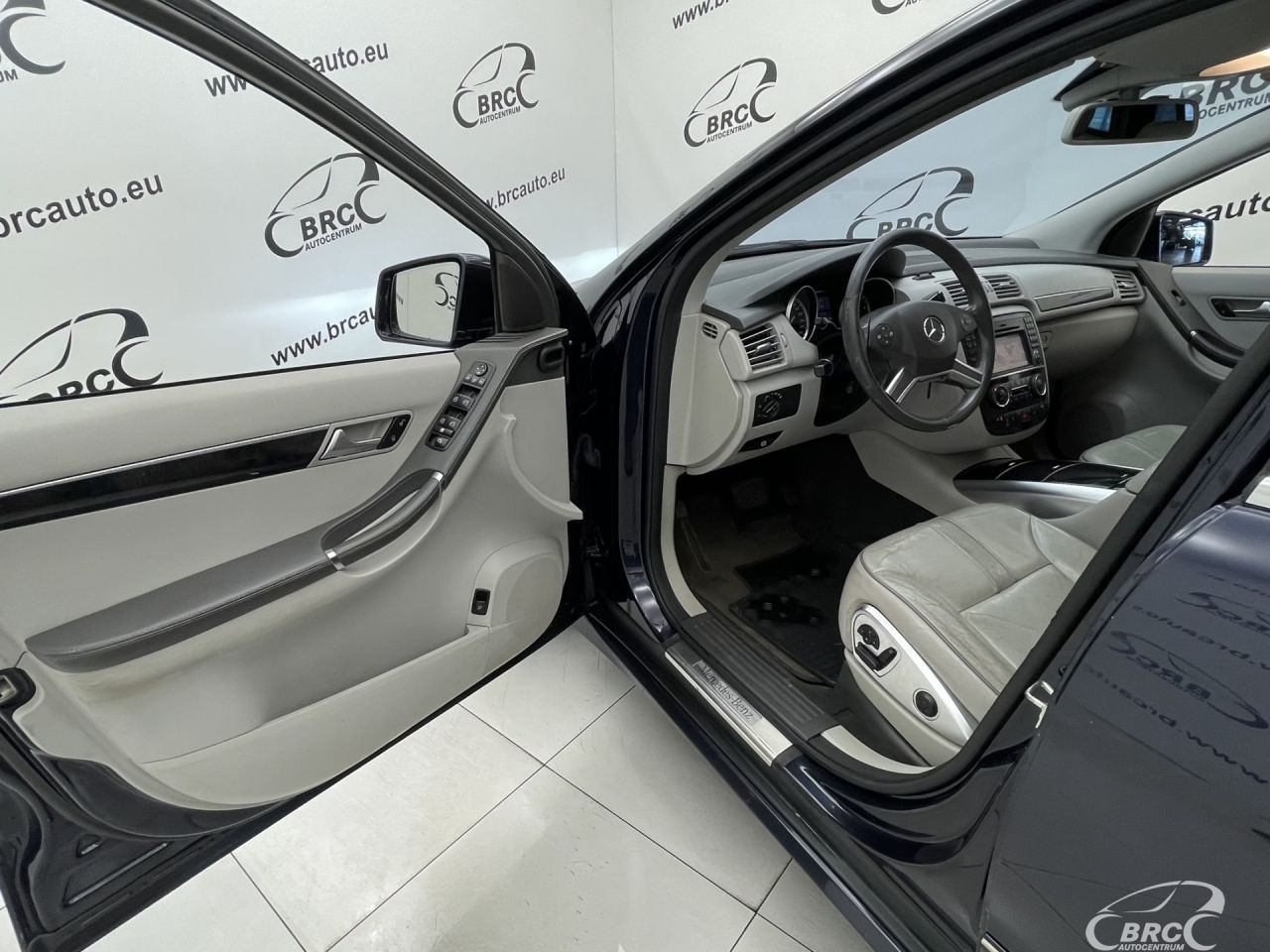Mercedes-Benz R350 | 17