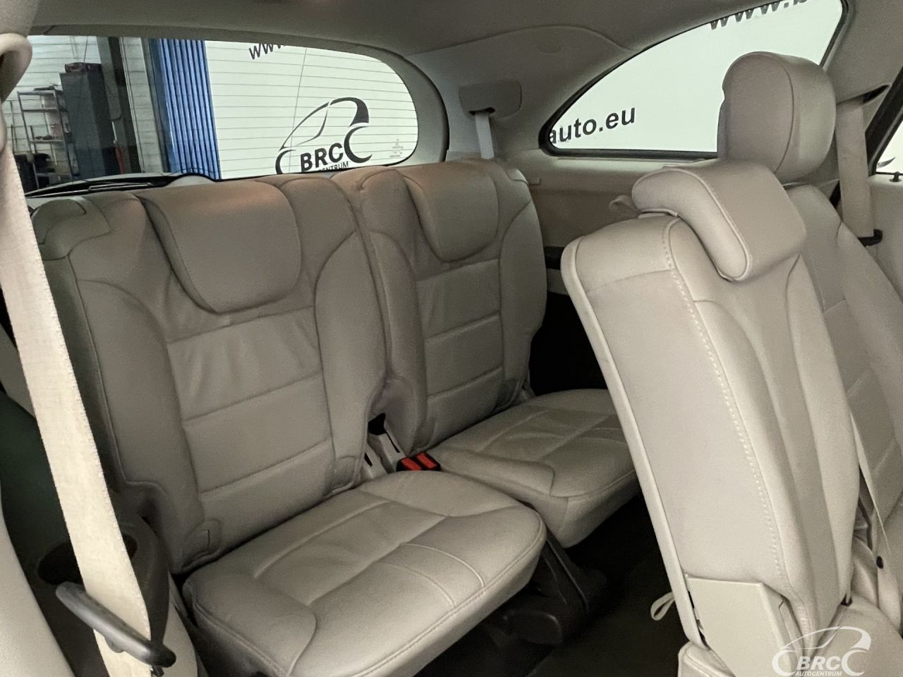 Mercedes-Benz R350 | 12
