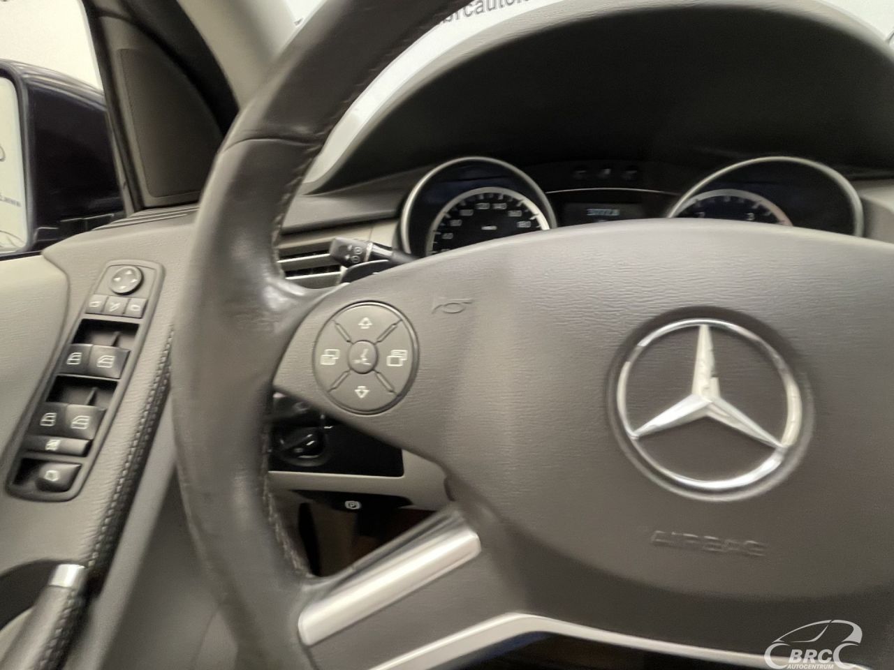 Mercedes-Benz R350 | 27