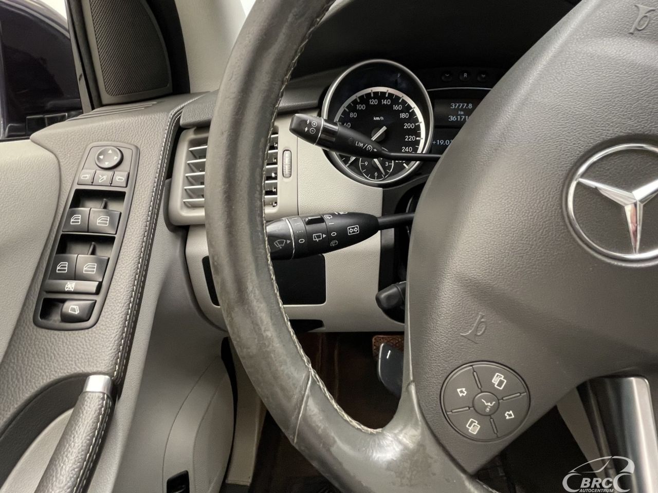 Mercedes-Benz R350 | 29